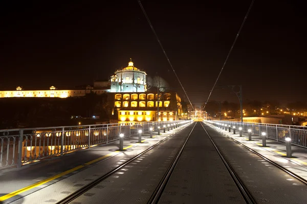 Puente Dom Luis I iluminado por la noche. Oporto, Portugal oeste —  Fotos de Stock