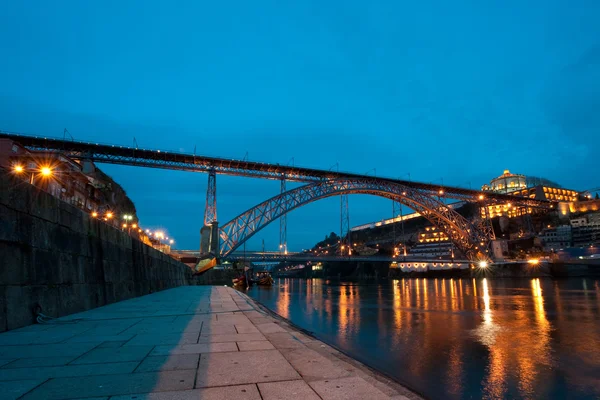 Dom Luis I Bridge illuminated at night. Oporto, Portugal wester — Stock Photo, Image