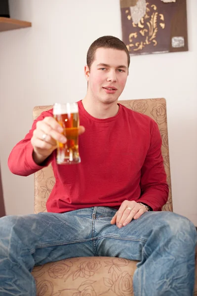 Handsome young man drinking bear — Stock Photo, Image