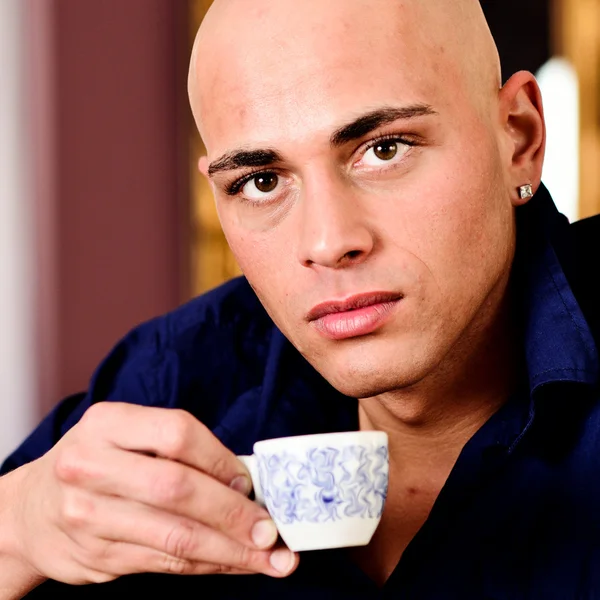 Handsome man drinking coffee — Stock Photo, Image