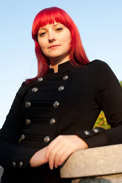 붉은 머리를 가진 매력적인 젊은 여자 — 스톡 사진