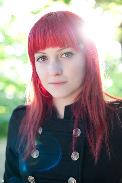 Attraente ragazza con i capelli rossi — Foto Stock