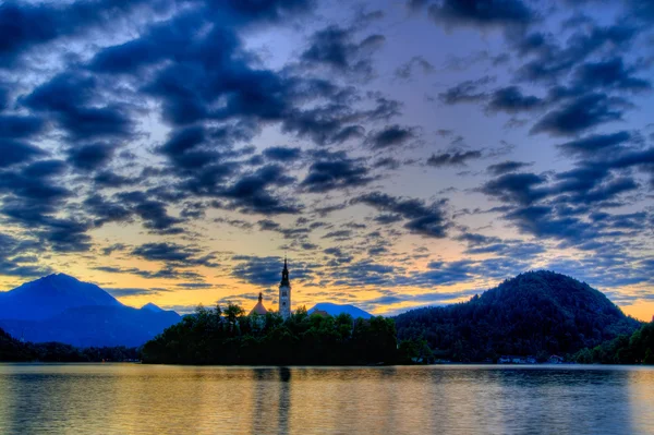 Church on the island - Lake bled in early morning — Stock Photo, Image