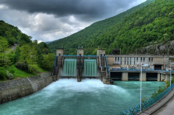 Elektrizitätswerk - Wasserkraftwerk - Kraftwerk — Stockfoto