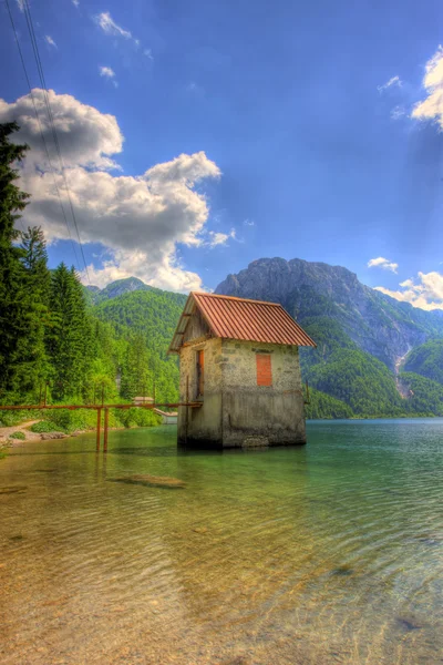 House in lake — Stock Photo, Image