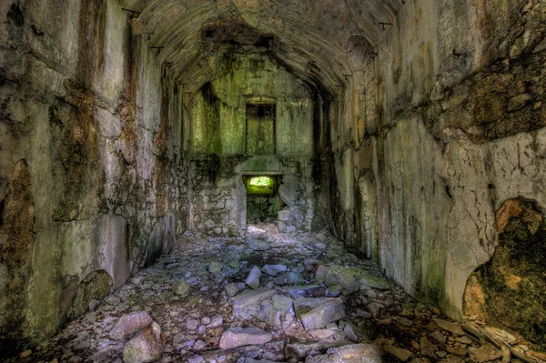 Комната в разрушенном форте — стоковое фото