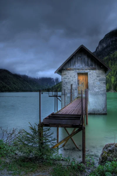 Maison dans le lac — Photo