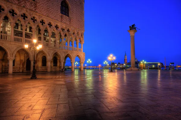 Дворец герцогов на площади Святого Марка в Венеции Италия — стоковое фото