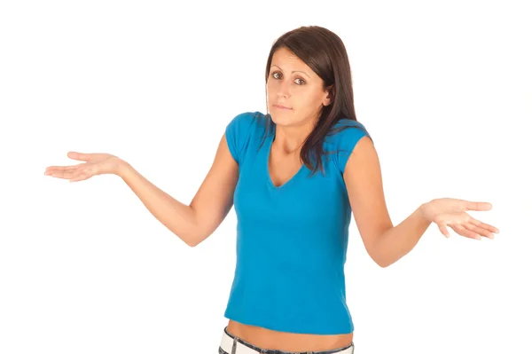 Неуверенная молодая женщина в голубой футболке, изолированная на белой заднице — стоковое фото