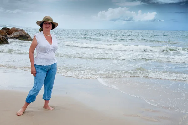 stock image The woman and sea