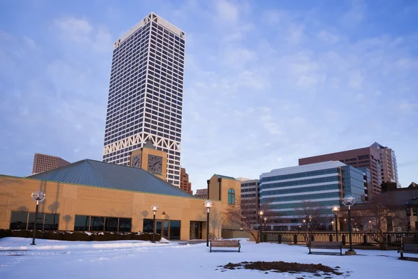 Manhã de inverno no centro de Milwaukee — Fotografia de Stock