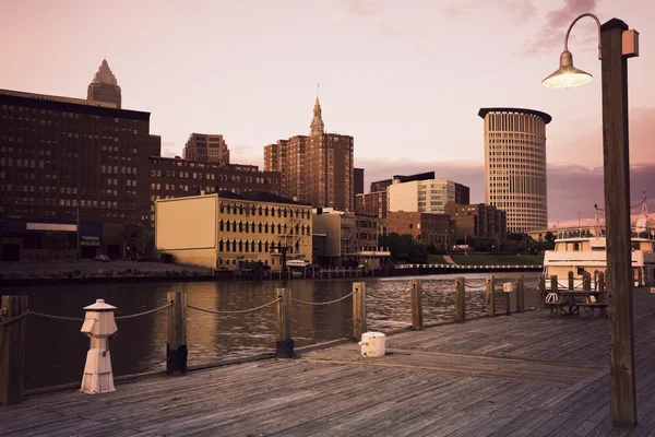Cleveland pendant le coucher du soleil — Photo