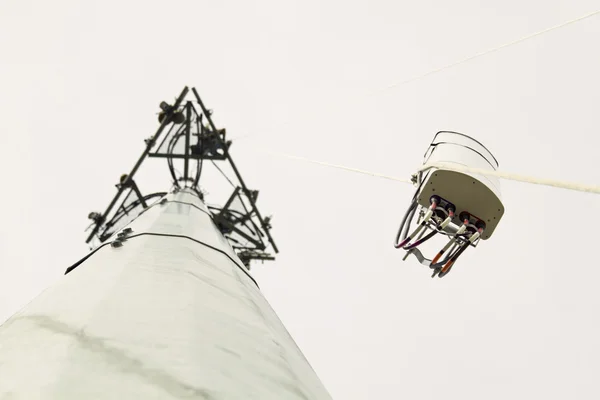 Crew installing antennas — Stock Photo, Image