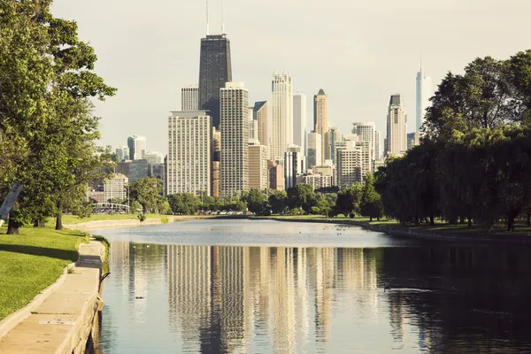 Вид на центр Чикаго с Линкольн-парка — стоковое фото