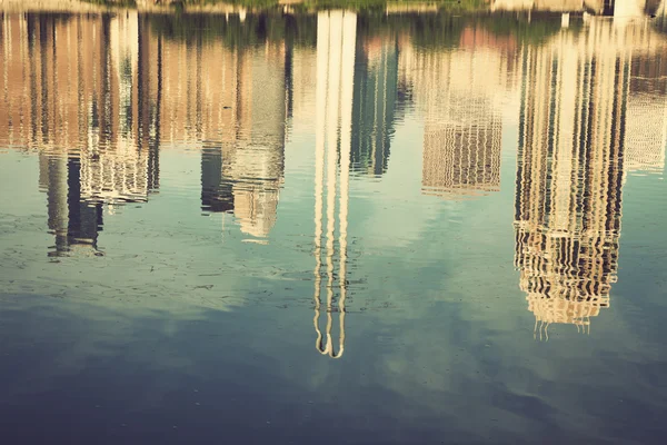 Minneapolis reflected in Mississippi — Stock Photo, Image