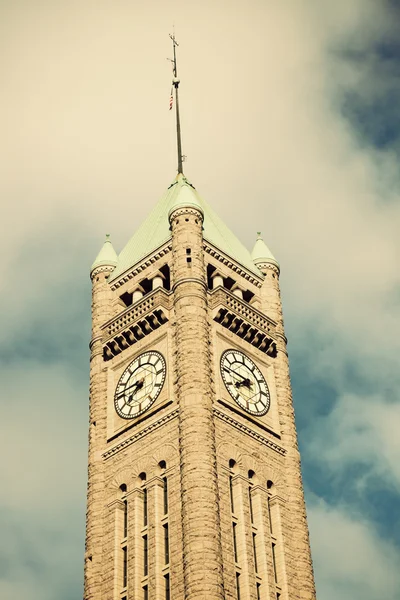 Věž s hodinami v minneapolis — Stock fotografie
