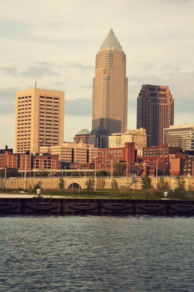 Innenstadt von Cleveland, ohio bei Sonnenuntergang — Stockfoto