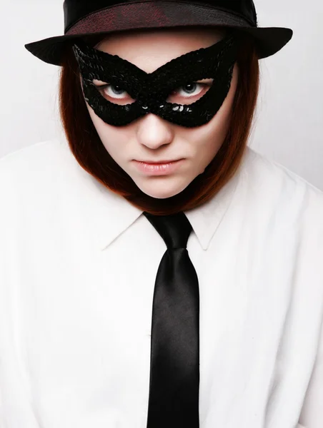 Donna in maschera di carnevale nero — Foto Stock