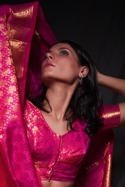 Frau im Sari-Kleid — Stockfoto