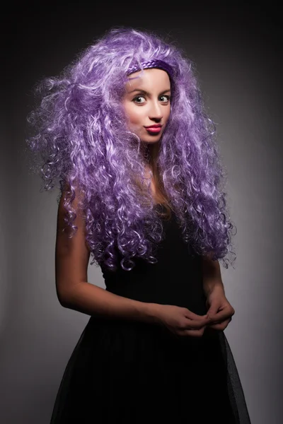 Vrouw met de violet haar — Stockfoto