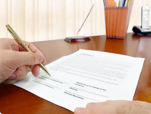 Ondertekening van een contract. — Stockfoto