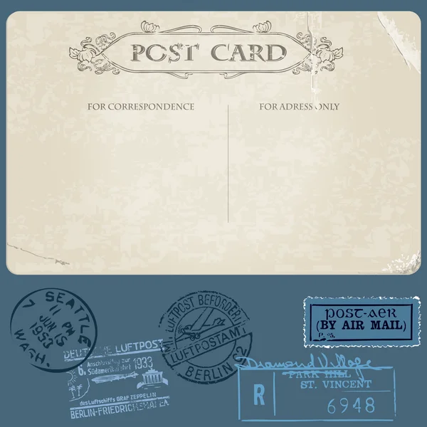Tarjetas postales antiguas en vector con un conjunto de sellos postales — Vector de stock
