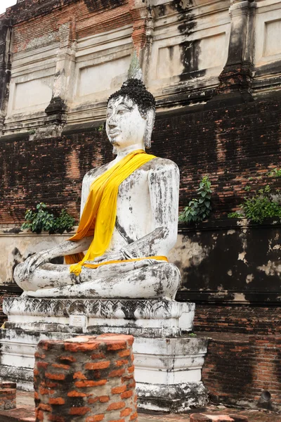 Buddha in antiken Überresten — Stockfoto