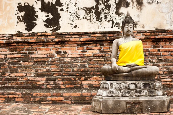 Buddha in ancient remains — Stock Photo, Image
