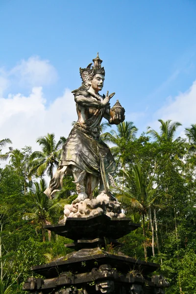 Antigua escultura en el templo de Tirta Empul, Bali —  Fotos de Stock