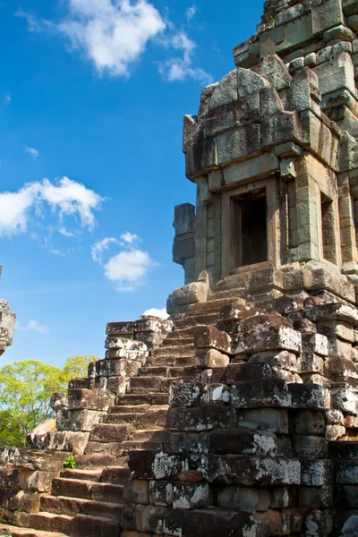 古代の寺院ワット ta アンコール ワット複合、シェムリ アップでケオ収獲、カンボジア — ストック写真