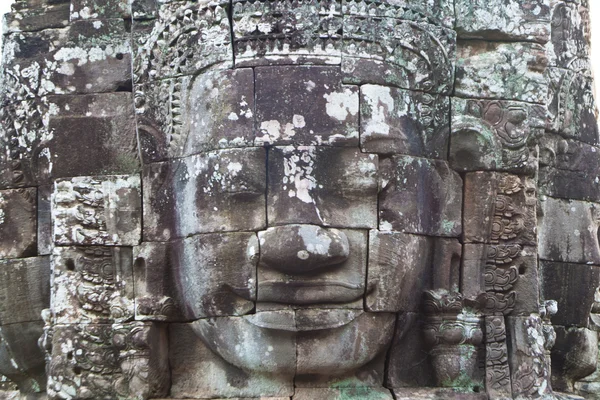 Rostos sorridentes em wat Bayon em Angkor wat complex, Sieam Reap, Camboja . — Fotografia de Stock
