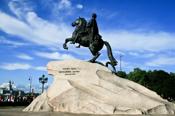 Spiżowa statua Piotra Wielkiego (pierwszy) na koniu w Sankt Petersburgu — Zdjęcie stockowe