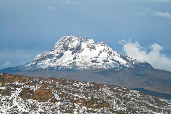 Widok na góry mawenzi od Kilimandżaro — Zdjęcie stockowe