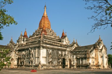 Beyaz ananda tapınakta bagan, myanmar (burma).