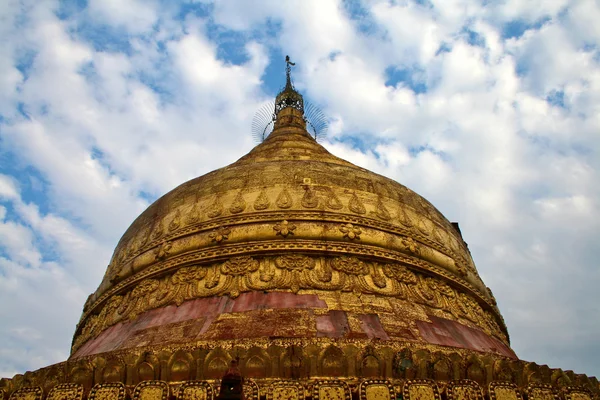 Grande stupa de ouro em Bagan, Myanmar (Birmânia ). — Fotografia de Stock