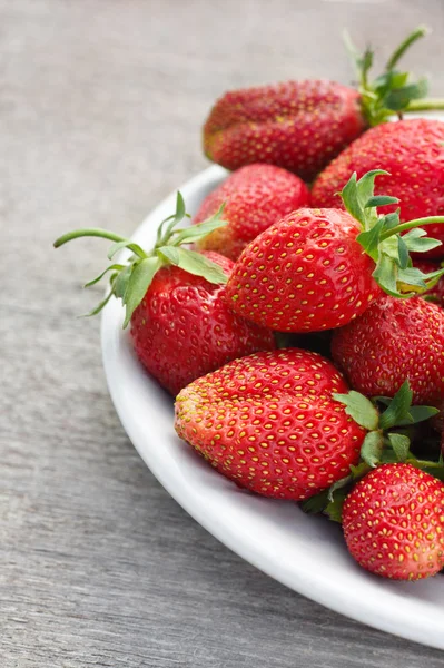 Fresh strawberries in a bowl — Stock Photo, Image