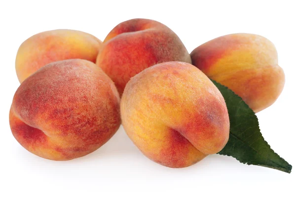 Ripe peaches with leaf — Stock Photo, Image