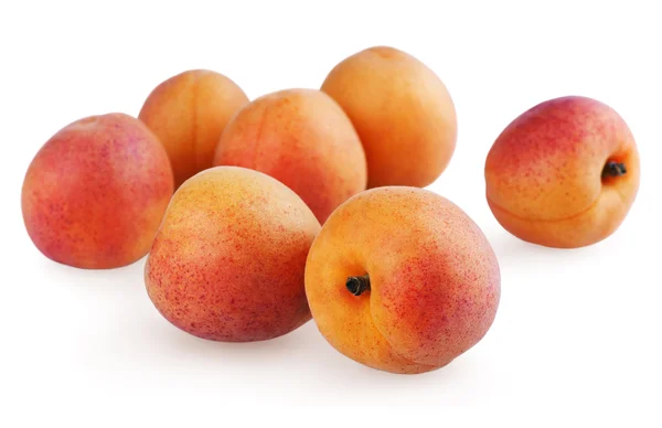 Färska aprikoser isolerad på en vit bakgrund — Stockfoto