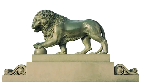 Escultura de león en San Petersburgo aislada en blanco — Foto de Stock