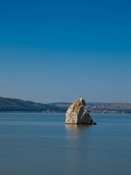 Baba caia rock i Donau — Stockfoto