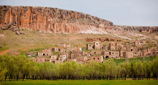 被遗弃的村庄，在 kizilkaya — 图库照片