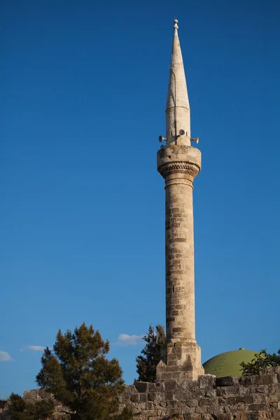 Torre de mesquita em Yumurtalik — Fotografia de Stock