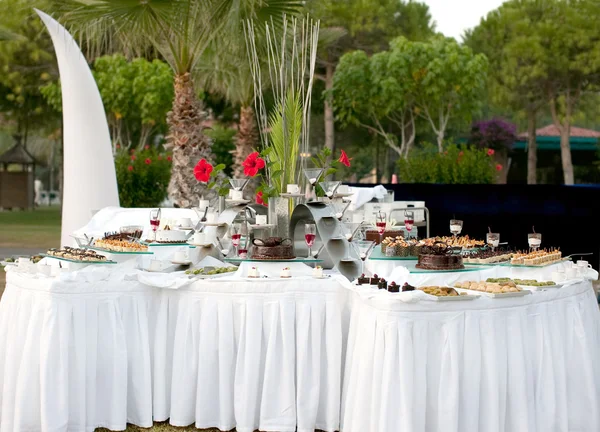 Sweet table for the buffet table at the festival — Stock Photo, Image