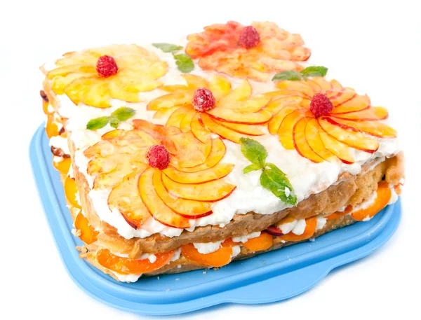 Cake met perziken en frambozen — Stockfoto