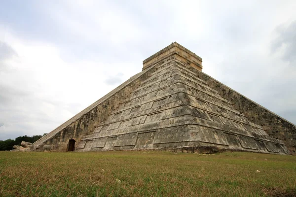 stock image Chitzen Itza angle