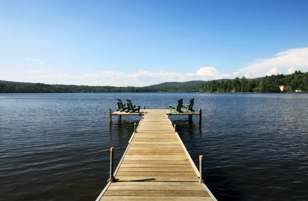 Verão junto ao lago — Fotografia de Stock