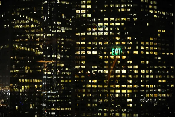 Uscite. Città di notte — Foto Stock