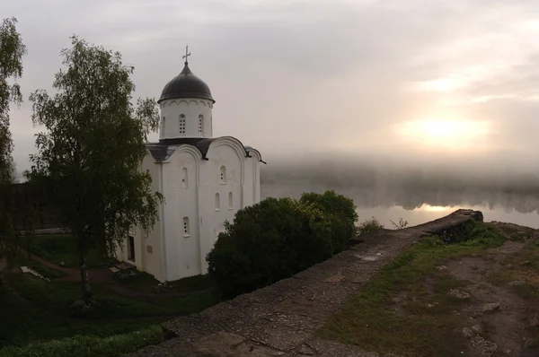 Церковь Святого Георгия в Ладожской крепости . — стоковое фото