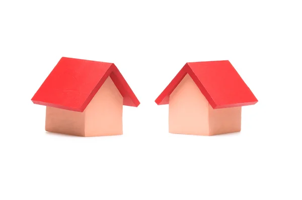 Pequena casa modelo de telhado vermelho sobre branco — Fotografia de Stock