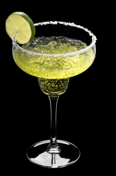 Classic Margarita in front of a black background — Stock Photo, Image